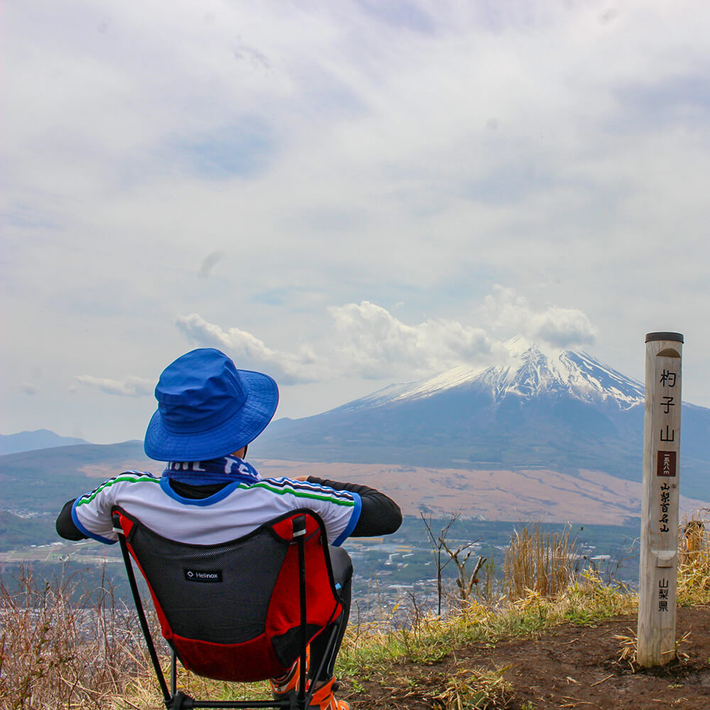 頂上から望む富士山の絶景に驚き！「杓子山」登山レポート！