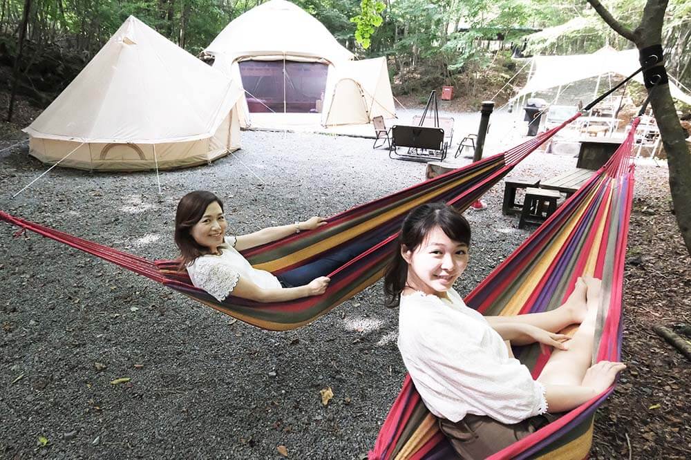 キャンプ未体験者でもOK！女二人の手ぶらで一泊二日の富士山グランピングキャンプ体験！！GWは富士山の麓へ!