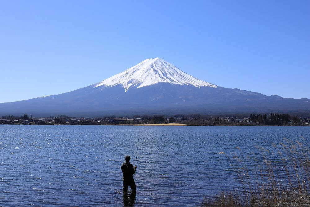 河口湖は釣りの名所！ワカサギ釣りやバス釣りを楽しもう